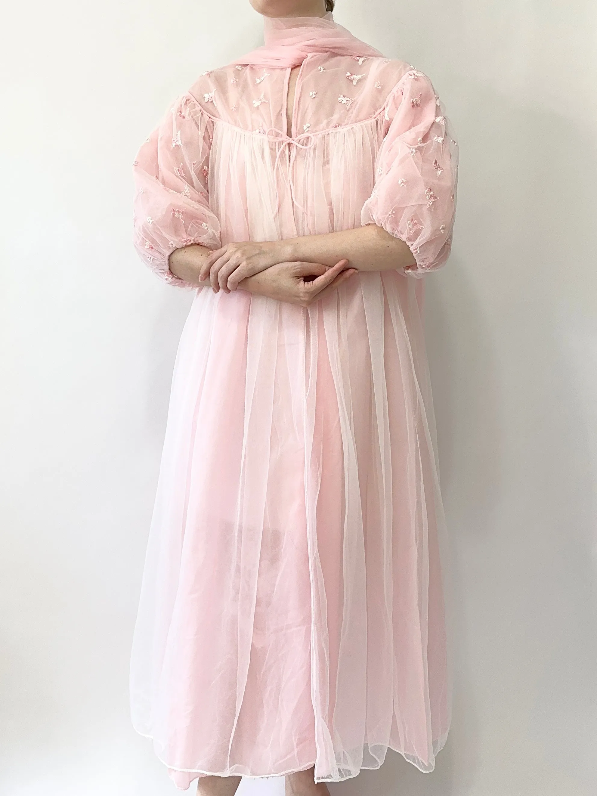1950s Embroidered Puff Sleeve Peignoir (M)