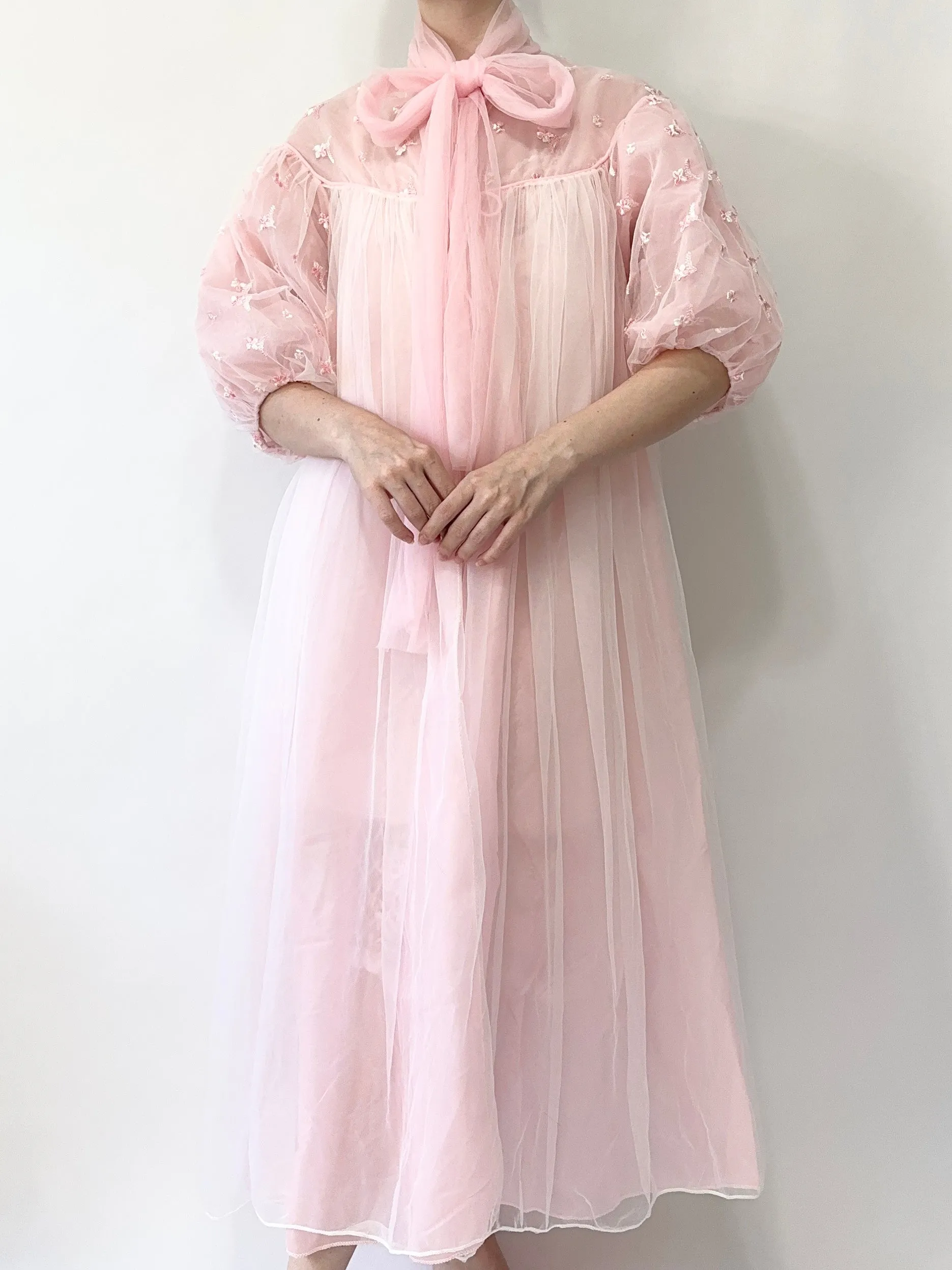 1950s Embroidered Puff Sleeve Peignoir (M)