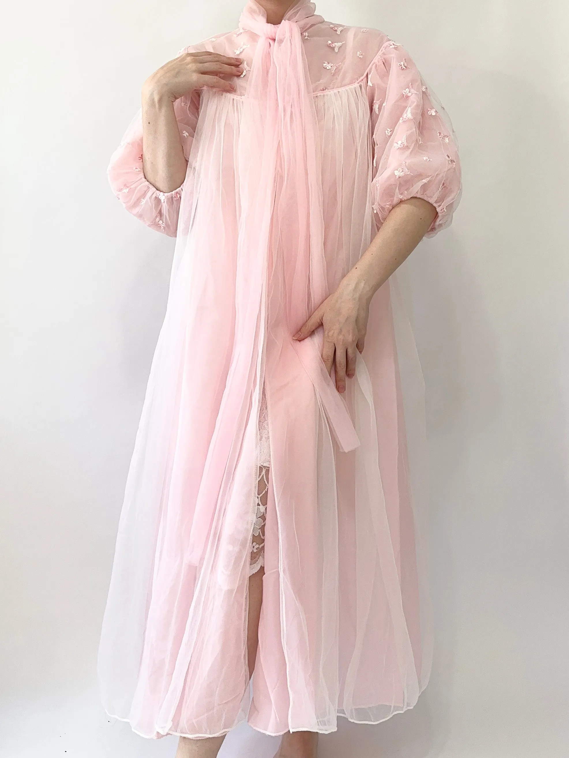 1950s Embroidered Puff Sleeve Peignoir (M)