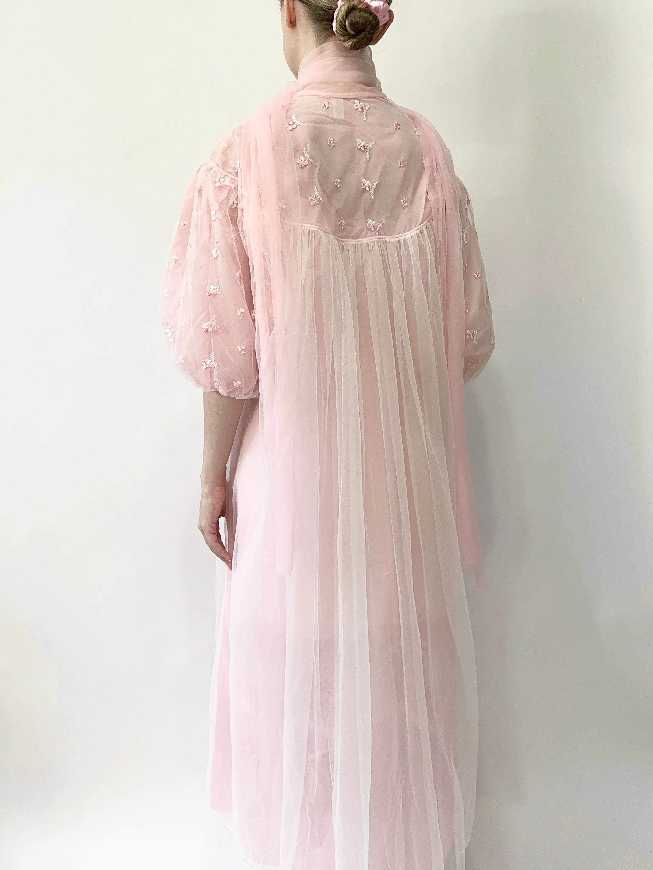 1950s Embroidered Puff Sleeve Peignoir (M)