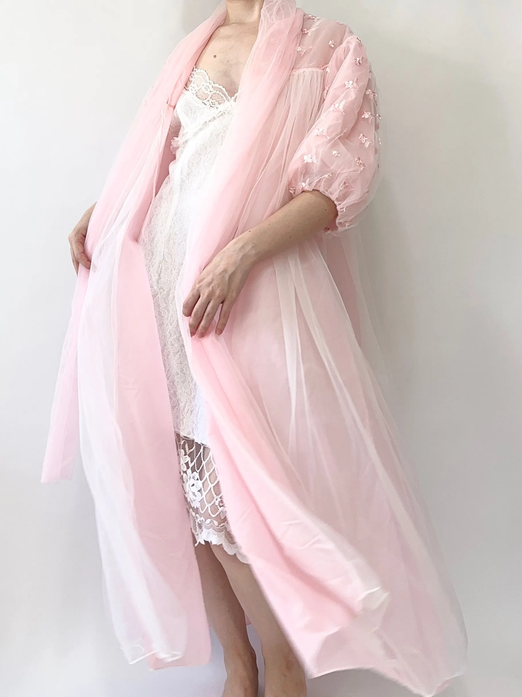 1950s Embroidered Puff Sleeve Peignoir (M)