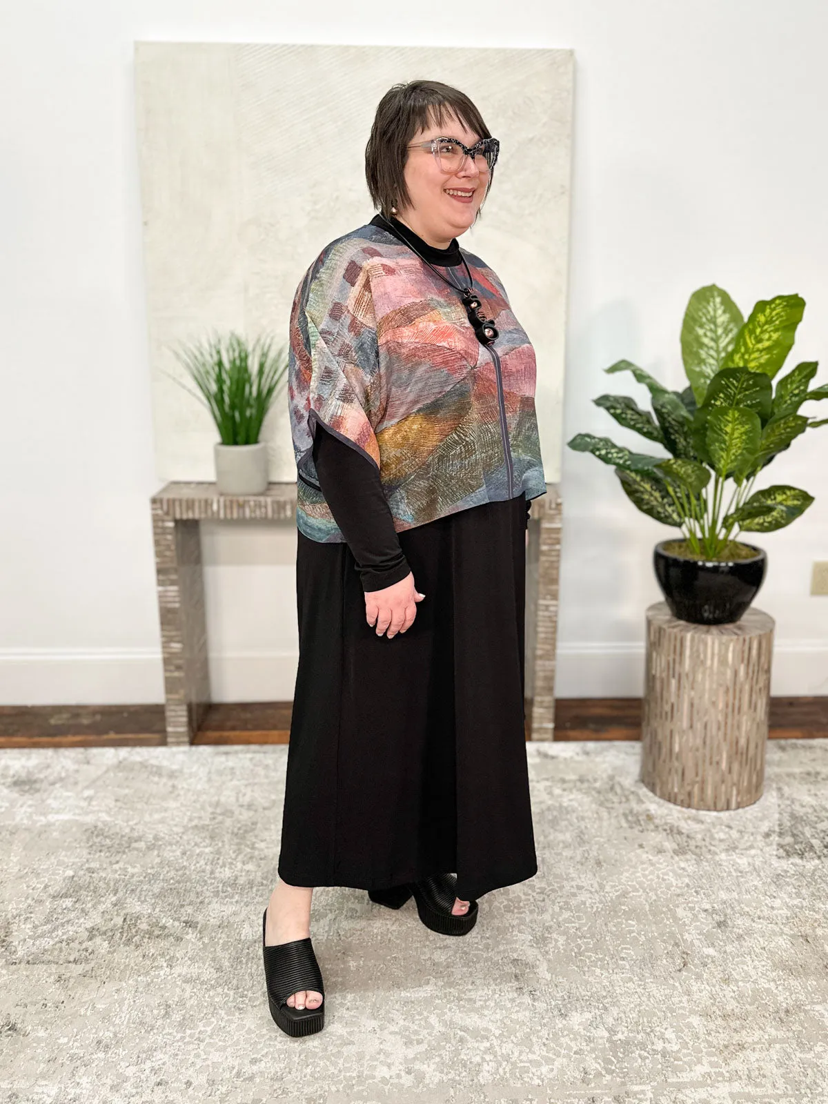 Silk Short Top, Das Hotel