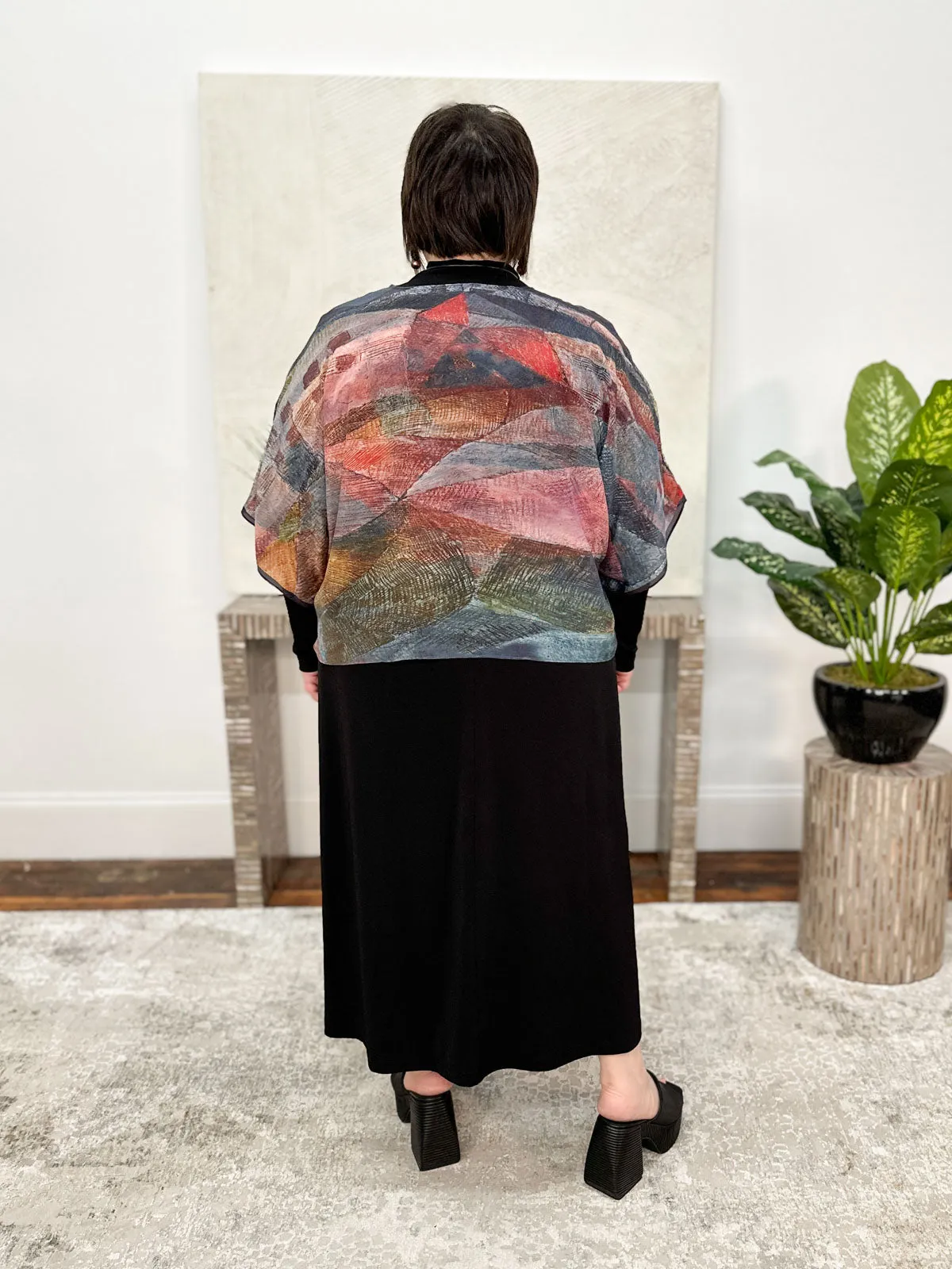 Silk Short Top, Das Hotel