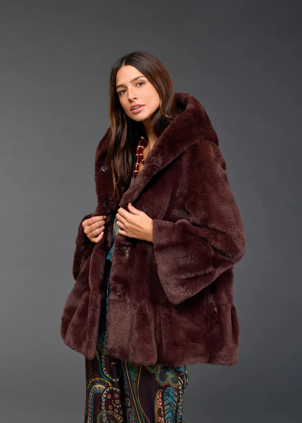 VESTE À CAPUCHE EN FAUSSE FOURRURE LINA